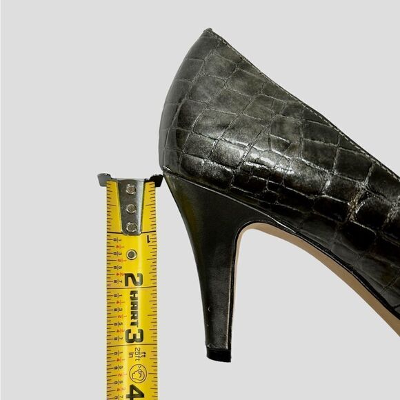 AnneĀ Klein Alligator SkināScales Pattern Dark Brown 3 inch High HeelsāChic - Picture 9 of 9